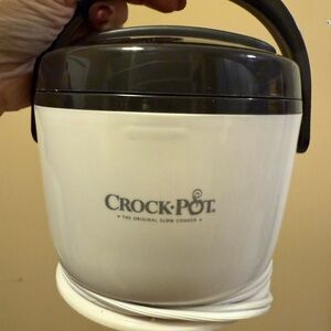 Crock-Pot White and Black Slow Cooker